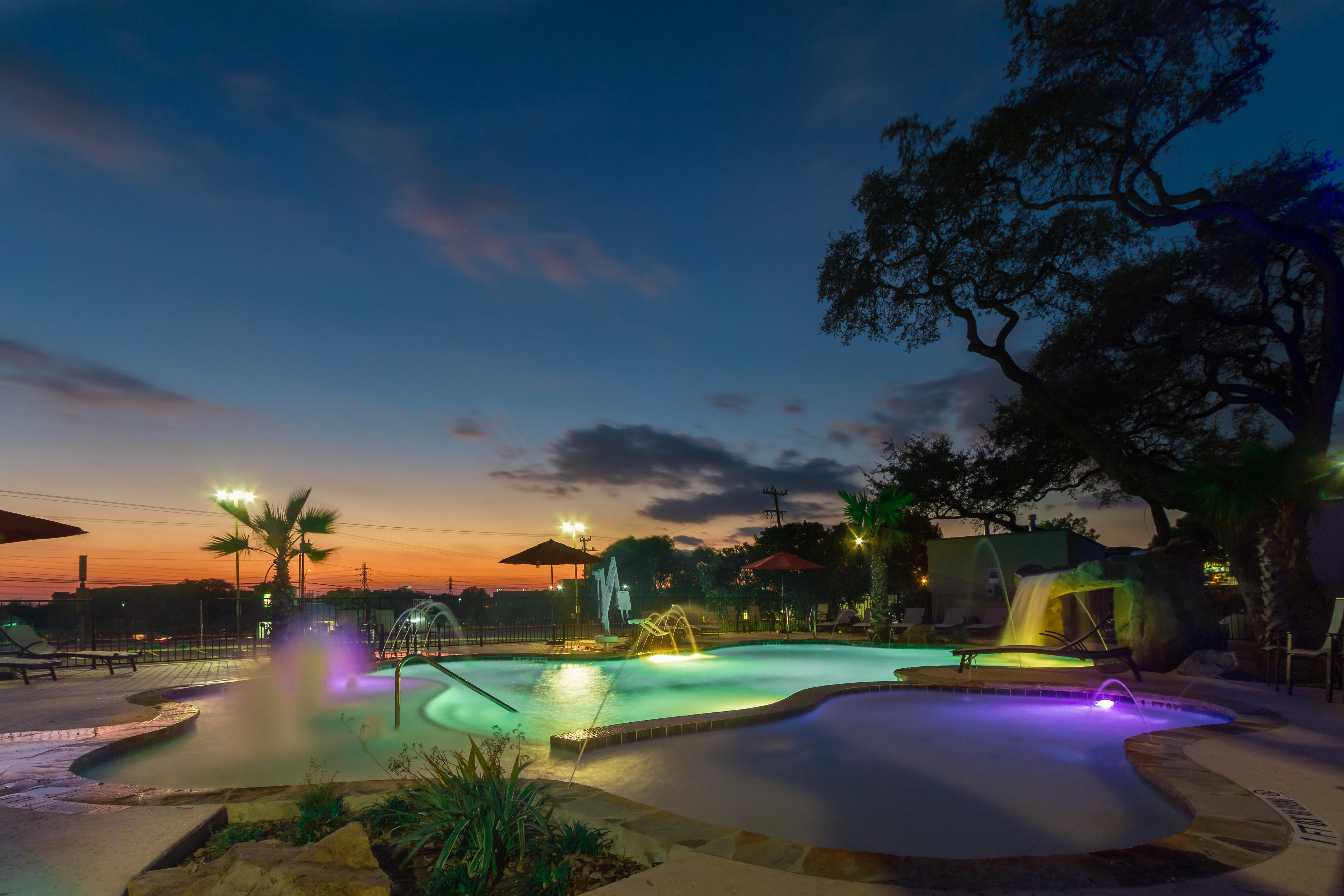 Holiday Inn Express & Suites San Antonio Medical - Six Flags By Ihg Dış mekan fotoğraf